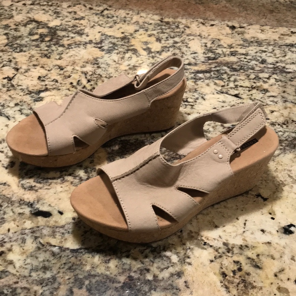 Adorable wedge sandals! New! Super light